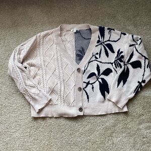 Cardigan sweater cropped, split pattern, size medium